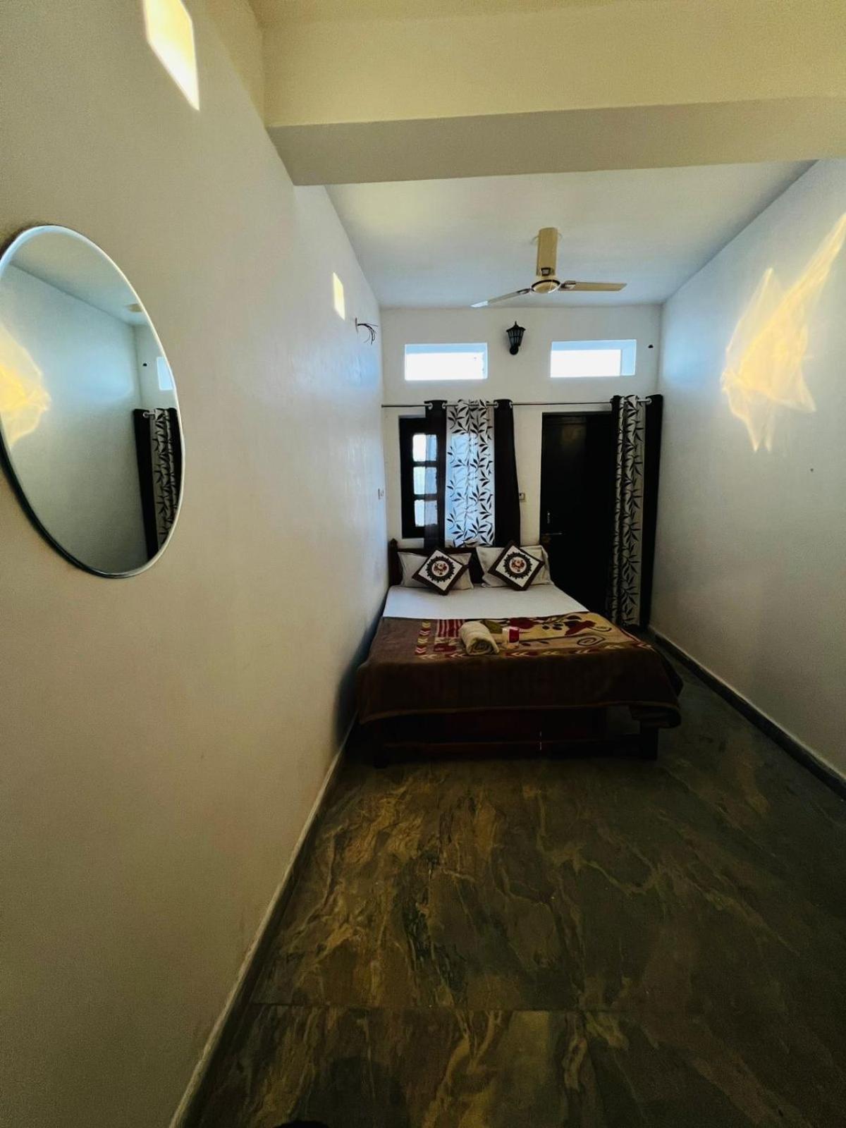 Suri Guest House Pushkar Buitenkant foto